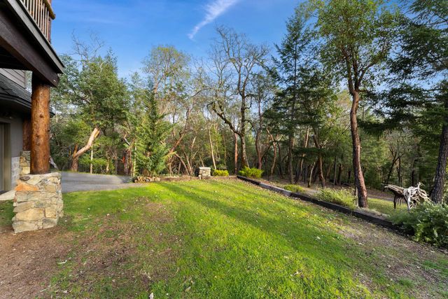 211 Shorthorn Gulch Road, Grants Pass, OR 97526