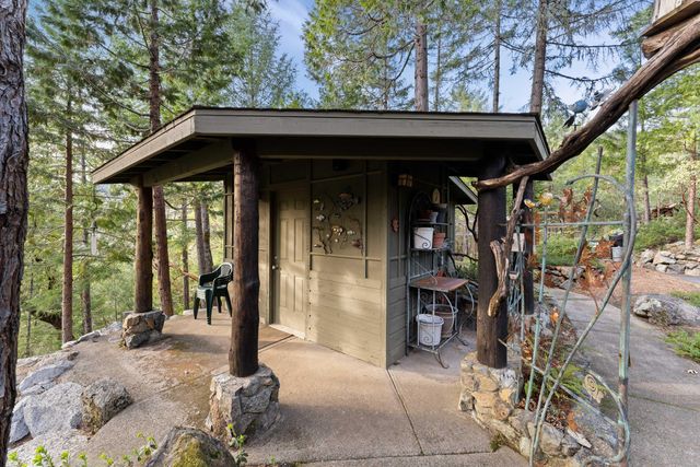 211 Shorthorn Gulch Road, Grants Pass, OR 97526