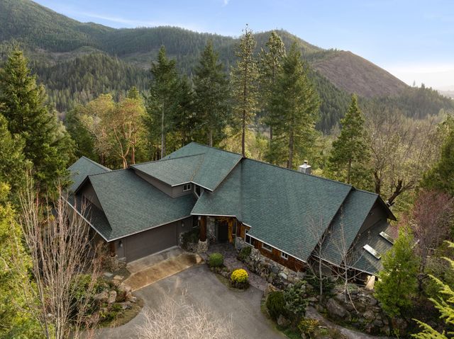 211 Shorthorn Gulch Road, Grants Pass, OR 97526