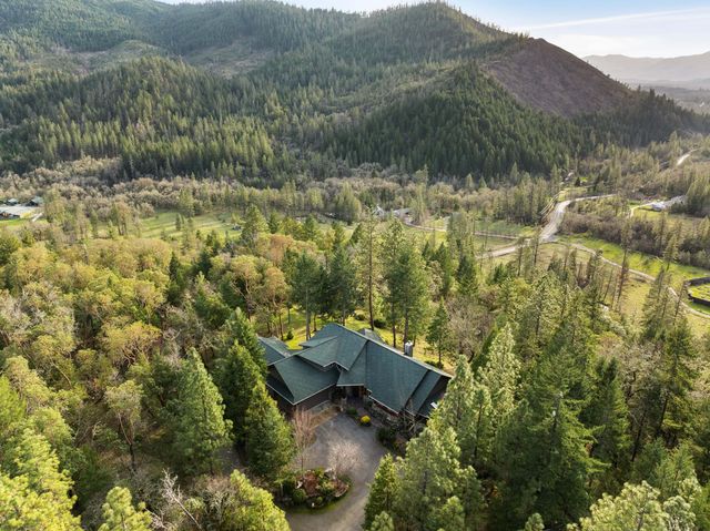 211 Shorthorn Gulch Road, Grants Pass, OR 97526