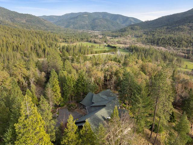 211 Shorthorn Gulch Road, Grants Pass, OR 97526