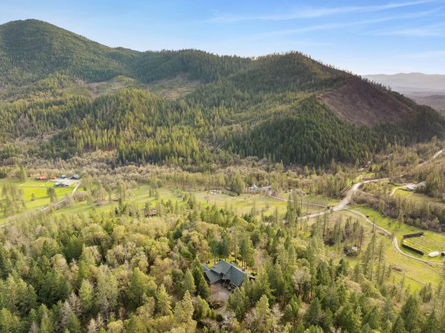 211 Shorthorn Gulch Road, Grants Pass, OR 97526