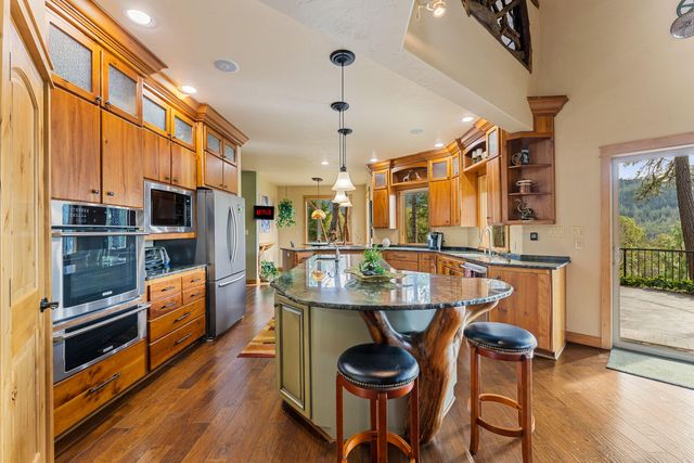 211 Shorthorn Gulch Road, Grants Pass, OR 97526