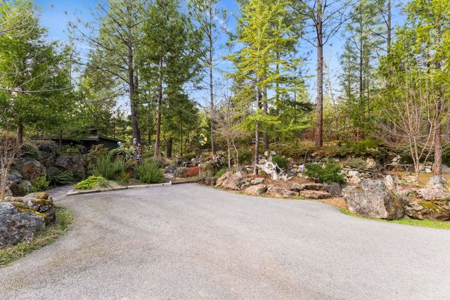 211 Shorthorn Gulch Road, Grants Pass, OR 97526