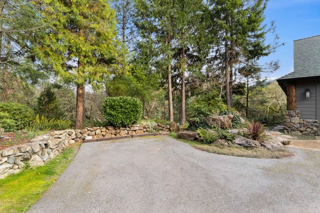 211 Shorthorn Gulch Road, Grants Pass, OR 97526