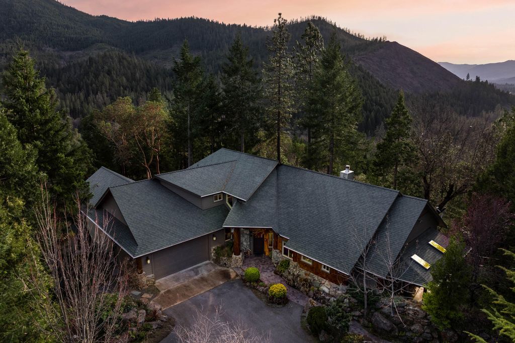 211 Shorthorn Gulch Road, Grants Pass, OR 97526