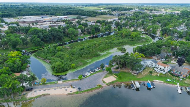 24724 74th Street, Paddock Lake, WI 53168