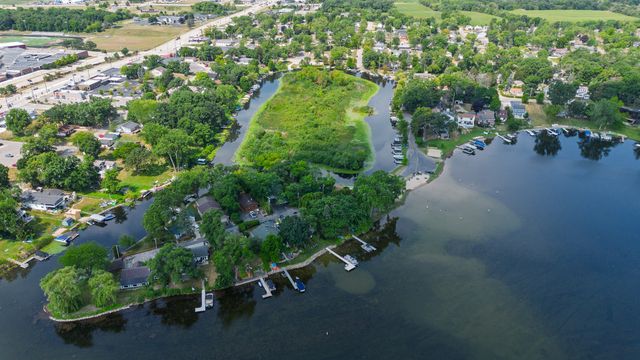 24724 74th Street, Paddock Lake, WI 53168