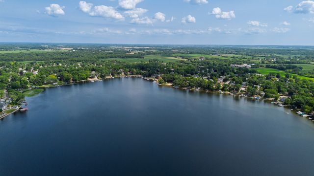 24724 74th Street, Paddock Lake, WI 53168