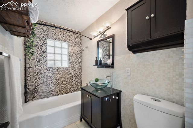 527 W San Miguel Street, Colorado Springs, CO 80905