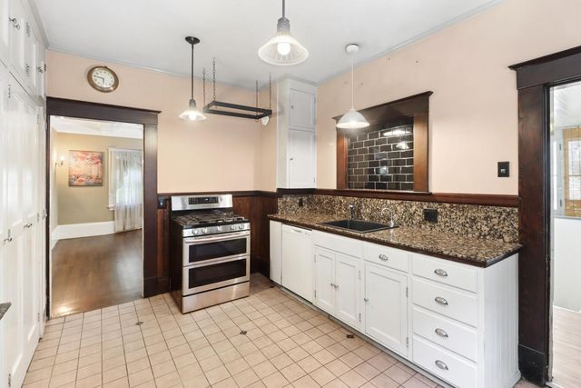 2705 P St, Sacramento, CA 95816