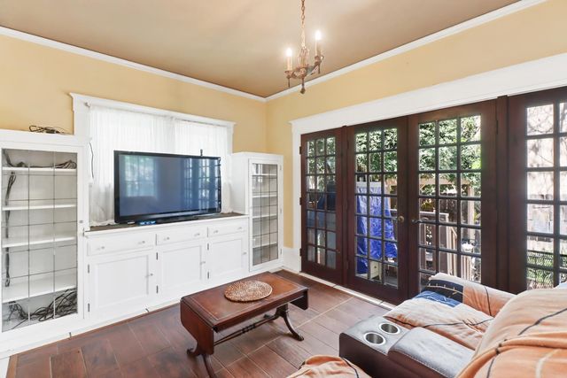 2705 P St, Sacramento, CA 95816