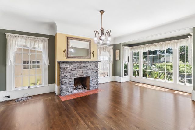 2705 P St, Sacramento, CA 95816