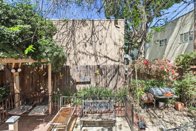 2705 P St, Sacramento, CA 95816