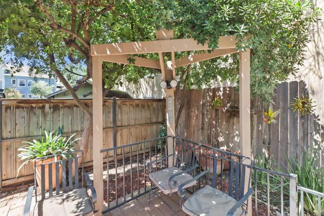 2705 P St, Sacramento, CA 95816
