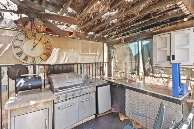 2705 P St, Sacramento, CA 95816