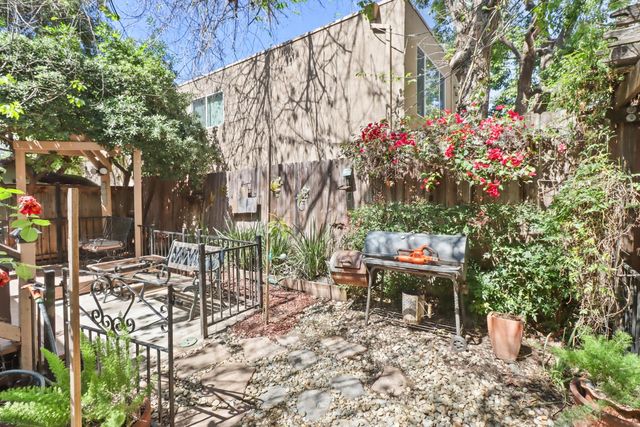 2705 P St, Sacramento, CA 95816