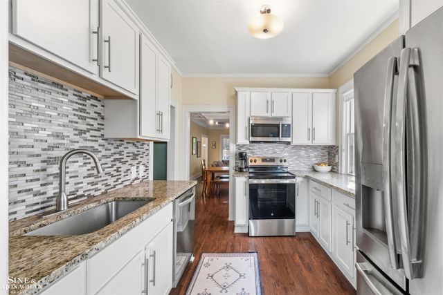 1025 Beaconsfield Avenue, Grosse Pointe Park, MI 48230