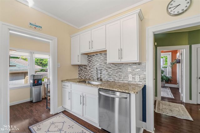 1025 Beaconsfield Avenue, Grosse Pointe Park, MI 48230