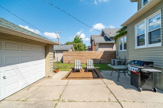 1025 Beaconsfield Avenue, Grosse Pointe Park, MI 48230