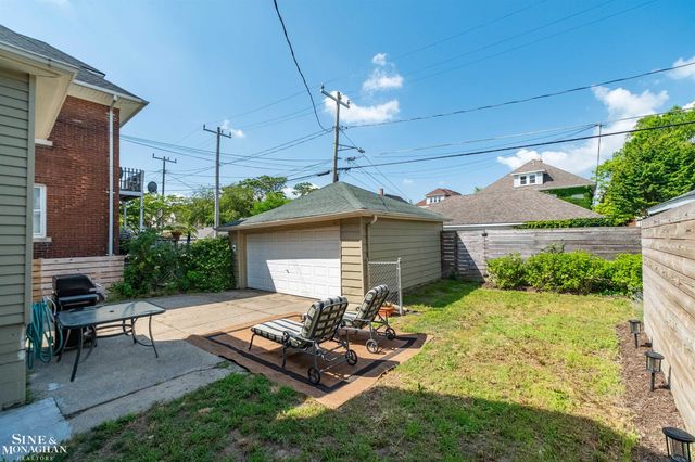 1025 Beaconsfield Avenue, Grosse Pointe Park, MI 48230
