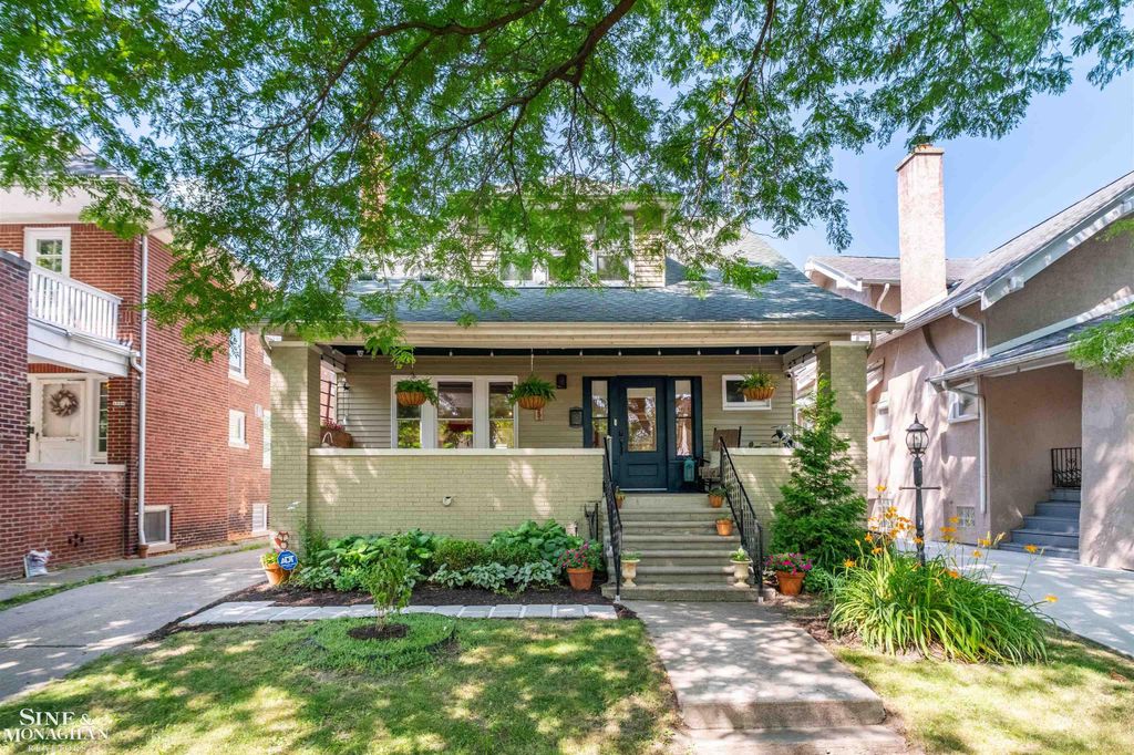 1025 Beaconsfield Avenue, Grosse Pointe Park, MI 48230