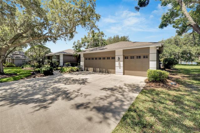 18006 CLEAR LAKE DR, Lutz, FL 33548