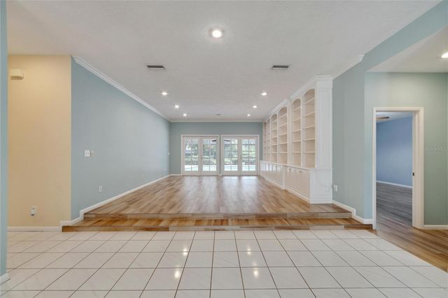 18006 CLEAR LAKE DR, Lutz, FL 33548