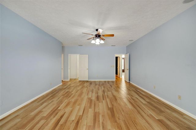 18006 CLEAR LAKE DR, Lutz, FL 33548