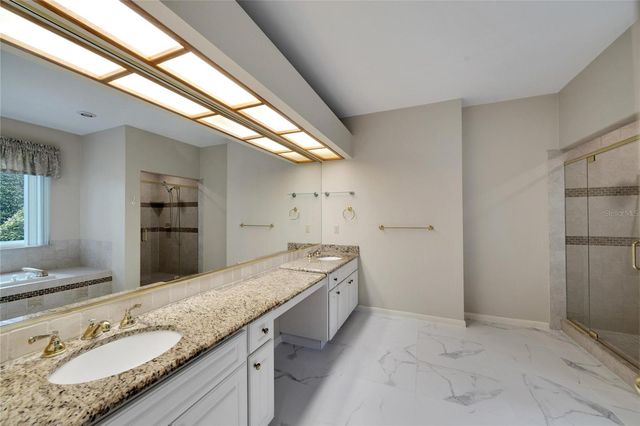 18006 CLEAR LAKE DR, Lutz, FL 33548