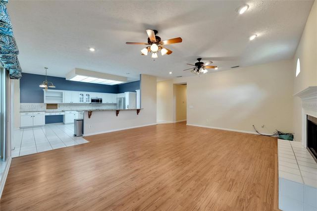 18006 CLEAR LAKE DR, Lutz, FL 33548