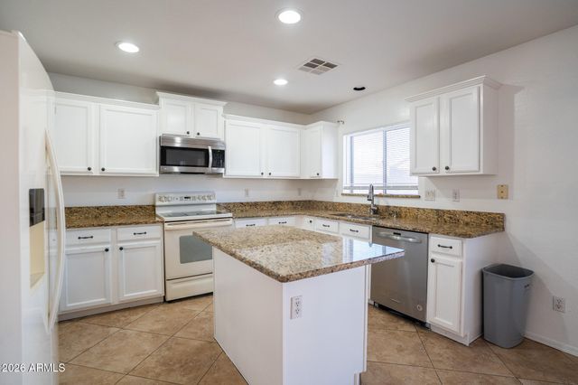 11570 W SCHLEIFER Drive, Youngtown, AZ 85363