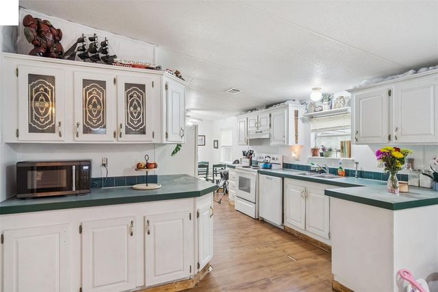 28100 SE 171ST STREET, Umatilla, FL 32784