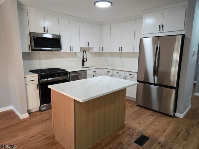 38 Fox Hill Ln, Hillsborough Twp., NJ 08844