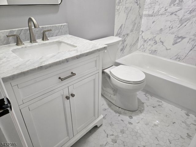 38 Fox Hill Ln, Hillsborough Twp., NJ 08844