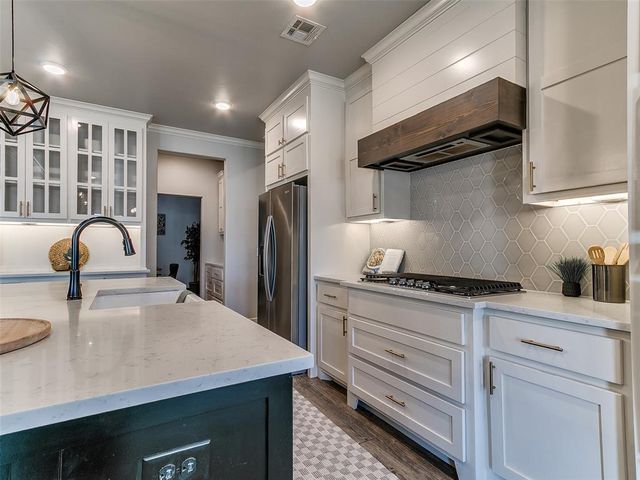 8201 Crew Lane, Edmond, OK 73034