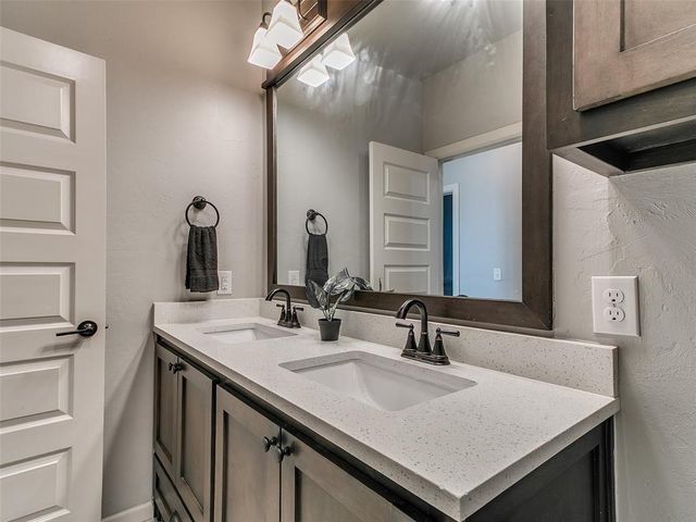 8201 Crew Lane, Edmond, OK 73034