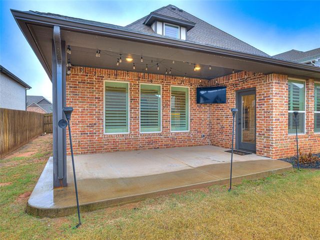8201 Crew Lane, Edmond, OK 73034