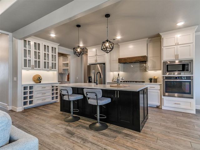 8201 Crew Lane, Edmond, OK 73034
