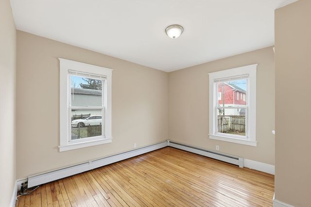 28-30 Cherrelyn St, Springfield, MA 01104
