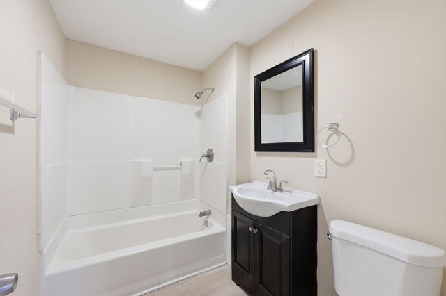 28-30 Cherrelyn St, Springfield, MA 01104