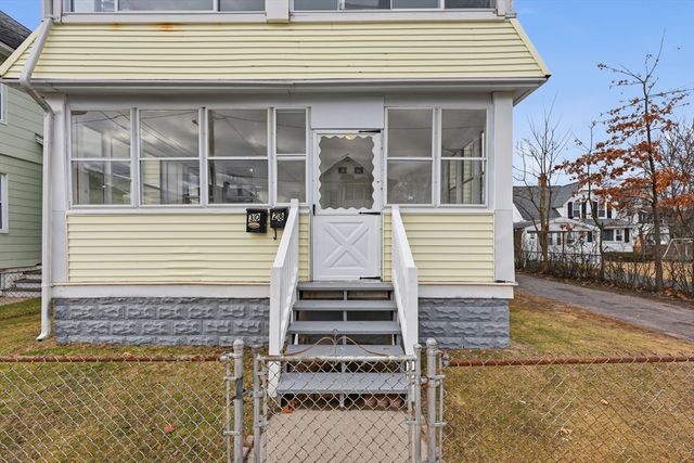 28-30 Cherrelyn St, Springfield, MA 01104