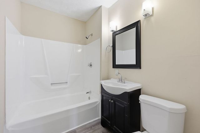 28-30 Cherrelyn St, Springfield, MA 01104