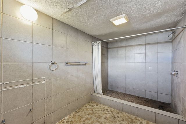 28-30 Cherrelyn St, Springfield, MA 01104