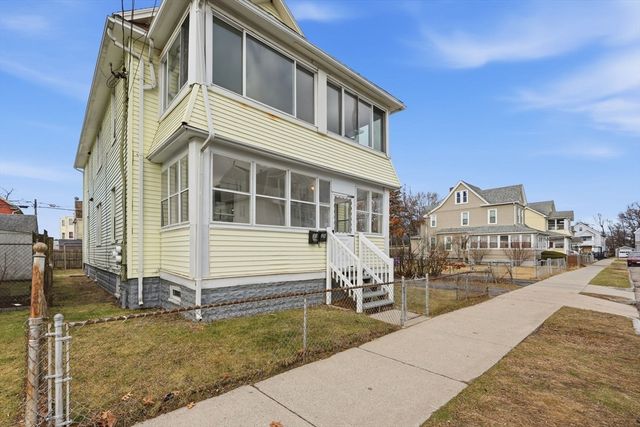 28-30 Cherrelyn St, Springfield, MA 01104