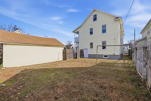28-30 Cherrelyn St, Springfield, MA 01104