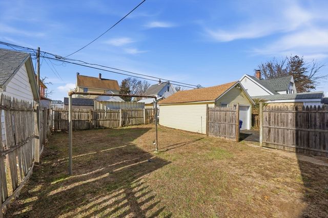 28-30 Cherrelyn St, Springfield, MA 01104