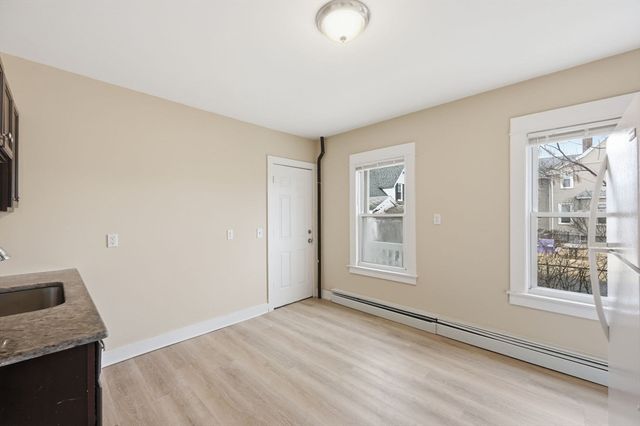 28-30 Cherrelyn St, Springfield, MA 01104