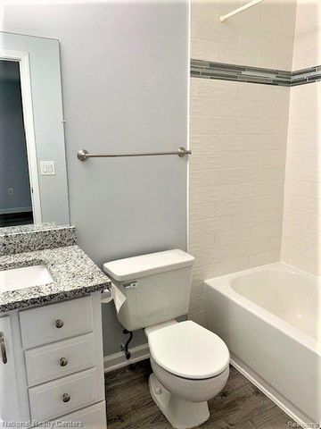 33853 Pondview Circle 23, Livonia, MI 48152