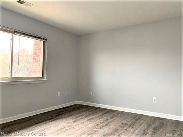 33853 Pondview Circle 23, Livonia, MI 48152
